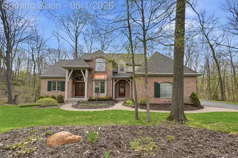 9028 Green Hickory Ln, Tyrone, MI 48430