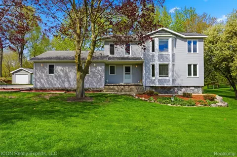 6541 Springfield Ln, Springfield, MI 48346