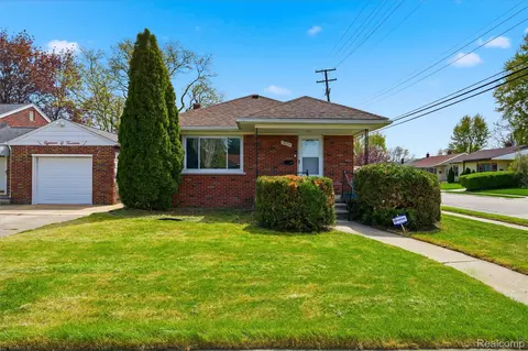 18004 Holland Ave, Eastpointe, MI 48021