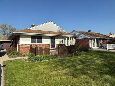 18530 Matthews St, Riverview, MI 48193