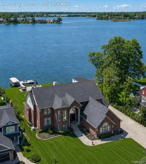 985 James K Blvd, Pontiac, MI 48341