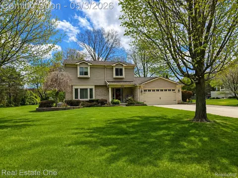 4656 Desert Bridge Ct, Highland, MI 48356