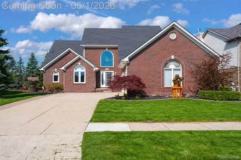 48333 Manchester Dr, Macomb, MI 48044