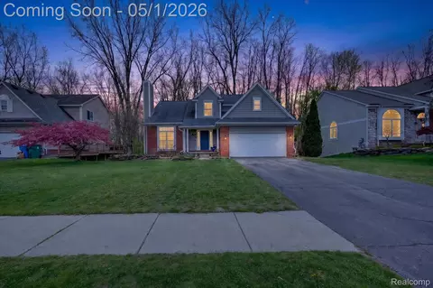 4450 Commerce Woods Dr, Commerce, MI 48382