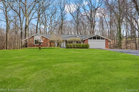 1466 Sodon Ct, Bloomfield Hills, MI 48302