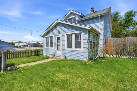 635 Lounsbury Ave, Pontiac, MI 48340
