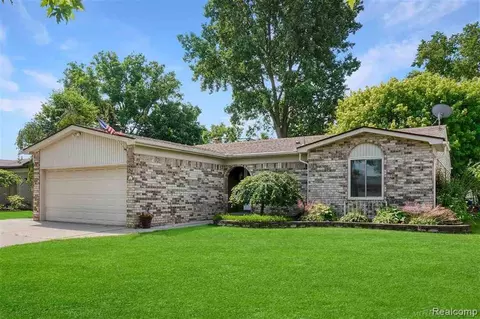 15794 Nader Ct, Clinton Township, MI 48038
