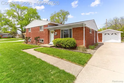 32732 Comanche St, Westland, MI 48185