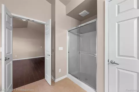 Entry Way - 49385 Central Park E, Shelby Township, MI 48317 photo 3 of 3