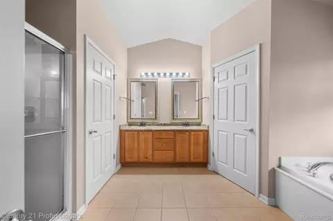Bath - 49385 Central Park E, Shelby Township, MI 48317 photo 2 of 3