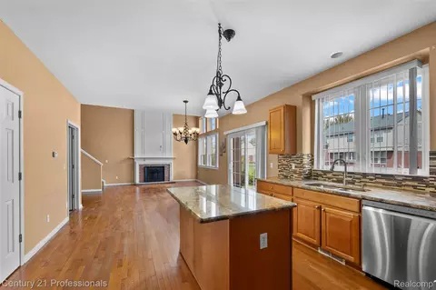 Kitchen - 49385 Central Park E, Shelby Township, MI 48317 photo 1 of 4