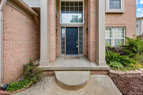 Entry Way - 49385 Central Park E, Shelby Township, MI 48317 photo 1 of 3