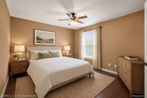 Bedroom - 49385 Central Park E, Shelby Township, MI 48317 photo 2 of 5