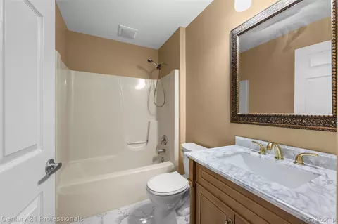 Bath - 49385 Central Park E, Shelby Township, MI 48317 photo 3 of 3