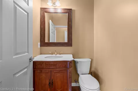 Bath - 49385 Central Park E, Shelby Township, MI 48317 photo 1 of 3