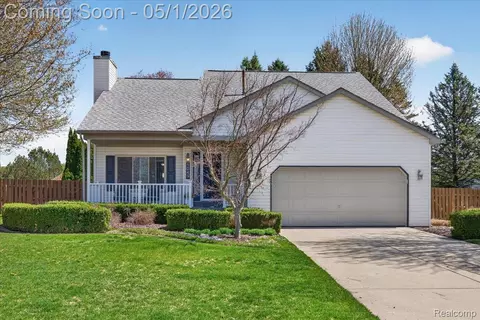 1049 Yale Dr, Oxford, MI 48371