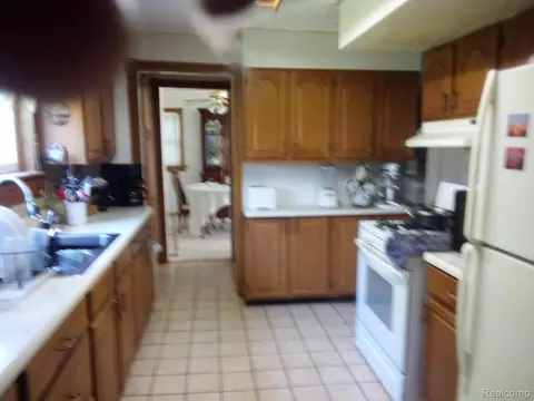 Entry Way - 5255 N Seymour Rd, Flushing, MI 48433 photo 3 of 4