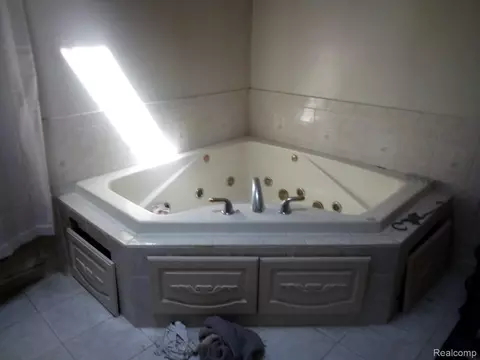 Bath - 5255 N Seymour Rd, Flushing, MI 48433 photo 5 of 6