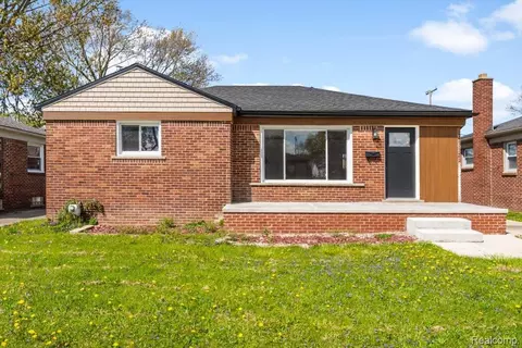 22631 Mylls St, Saint Clair Shores, MI 48081