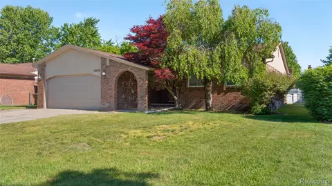 13979 Biscayne Dr, Sterling Heights, MI 48313