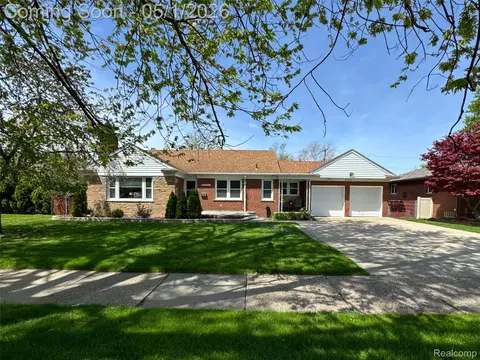 9424 Allen Rd, Allen Park, MI 48101