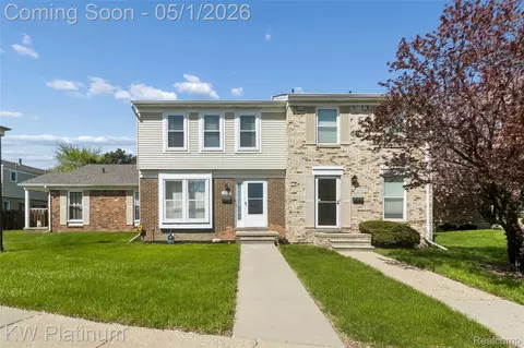 29061 E Brittany Ct, Roseville, MI 48066