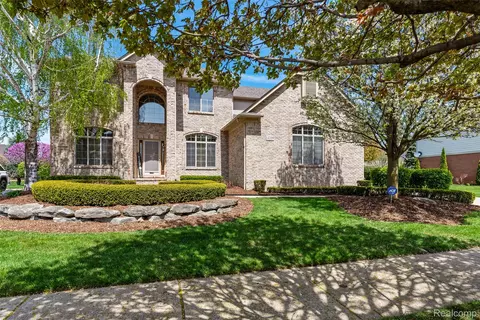 14109 Berryknoll Dr, Shelby Township, MI 48315