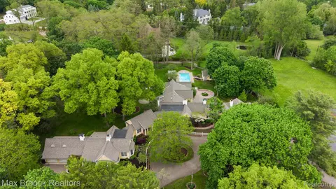 760 Lone Pine Rd, Bloomfield Hills, MI 48304