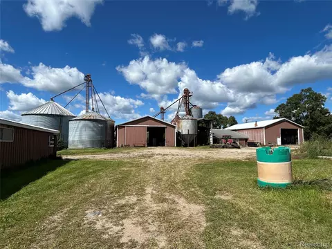 16465 Almont, Berlin, MI 48002