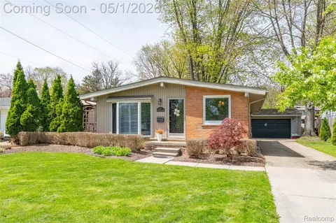 937 Allen Dr, Northville, MI 48167