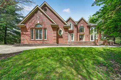 22293 Brockshire St, Novi, MI 48375