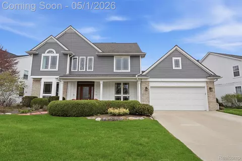 1054 Colt Ln, South Lyon, MI 48178