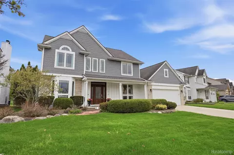 1054 Colt Ln, South Lyon, MI 48178