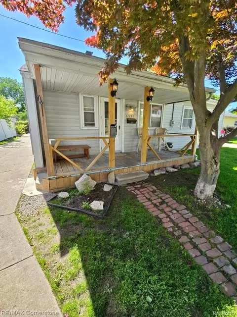 32257 Oscoda Ct, Westland, MI 48186