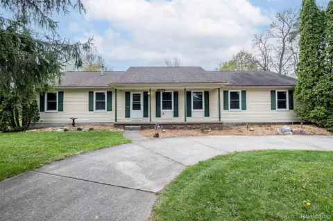 9416 S State Rd, Goodrich, MI 48438