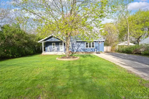 1721 Alma Ave, Waterford, MI 48327