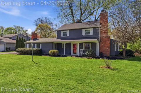7441 Honeysuckle Rd, West Bloomfield, MI 48324