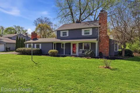 7441 Honeysuckle Rd, West Bloomfield, MI 48324