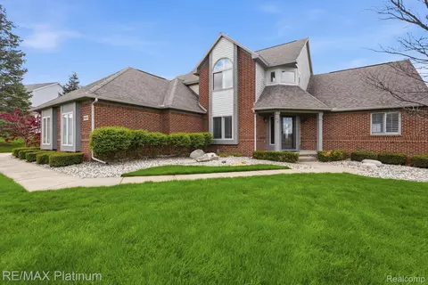 9167 Rotondo Dr, Howell, MI 48855