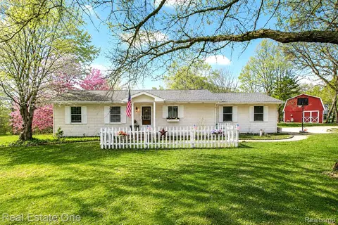 12909 Haven Dr, Green Oak, MI 48178