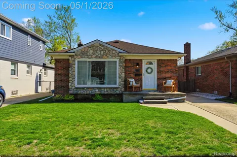 65 W Elmwood Ave, Clawson, MI 48017