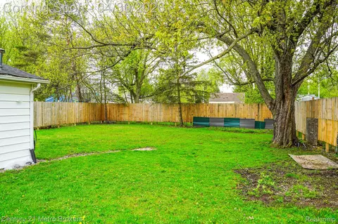 Exterior - 3238 Leith St, Flint, MI 48506 photo 3 of 3