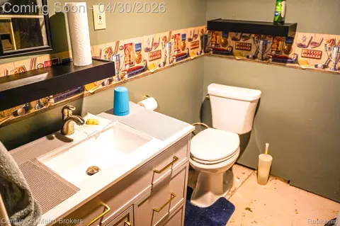 Bath - 3238 Leith St, Flint, MI 48506 photo 2 of 2