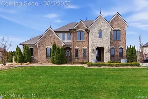 1106 Sheffield Park Ln, Oakland, MI 48363