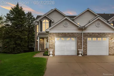 894 Natures Cove Ct, Wixom, MI 48393