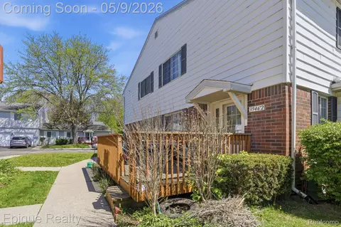 3946 Hunters Ridge Dr, Lansing, MI 48911