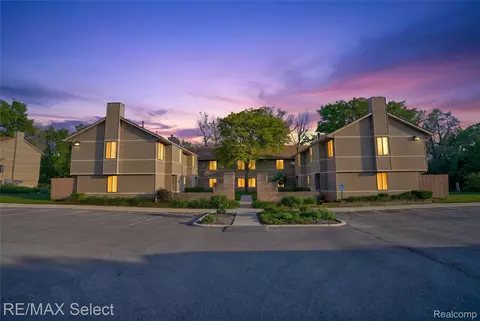 250 Briarcrest Dr, Ann Arbor, MI 48104
