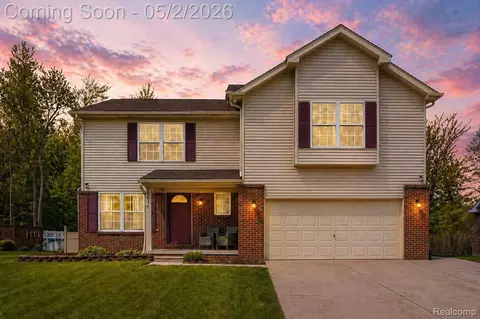 29516 Hunter St, Brownstown, MI 48183