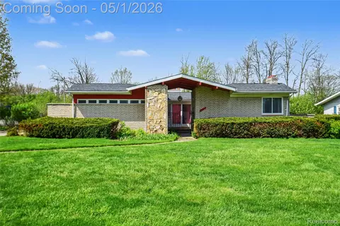4400 Hedgethorn Cir, Burton, MI 48509