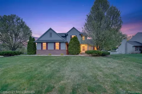 5265 Genesee Oaks Ct, Grand Blanc, MI 48439